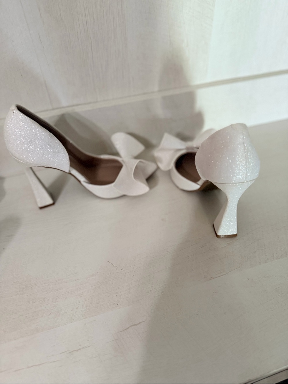 Betsey Johnson White Glitter Bow Pointed Toe Heels - Picture 8 of 8